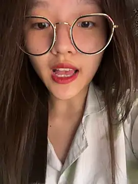 Krixxi22 online show from September 10, 2025, 2:17 pm