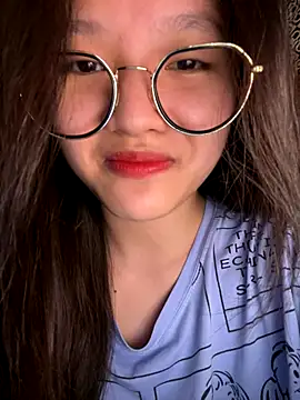 Krixxi22 online show from October 2, 2025, 2:24 pm