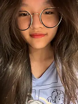 Krixxi22 online show from November 5, 2025, 5:02 pm