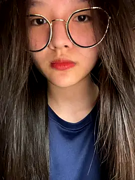 Krixxi22 online show from December 17, 2025, 2:12 pm