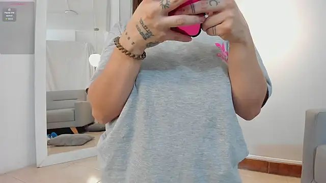 Snapshot of MiaSalaz chatting on October 23, 2025, 4:12 am MiaSalaz online show from October 23, 2025, 4:12 am