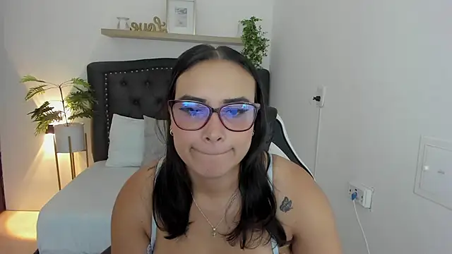 zoe danae  online show from January 14, 2025, 12:03 pm