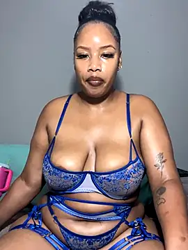 Snapshot of MimiCurves chatting on November 20, 2025, 9:20 am MimiCurves online show from November 20, 2025, 9:20 am