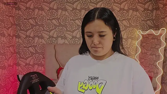 Mellani tay online show from December 19, 2025, 3:24 am