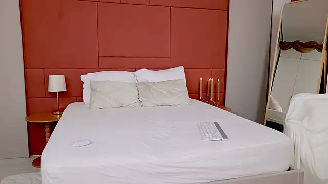 LilouKat online show from April 6, 2026, 12:06 pm