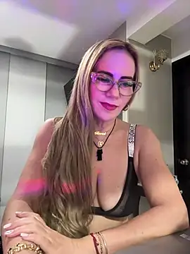 LARIANA RIVERA23 online show from March 9, 2025, 6:06 am