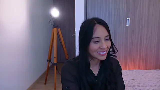 Miarouss3 online show from November 4, 2025, 1:32 pm