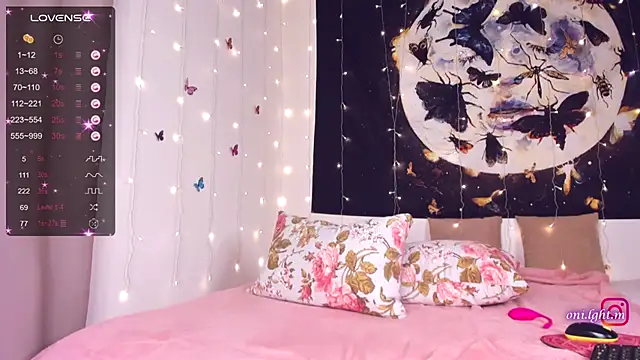 Snapshot of monikamelt chatting on December 1, 2024, 4:29 pm monikamelt online show from December 1, 2024, 4:29 pm