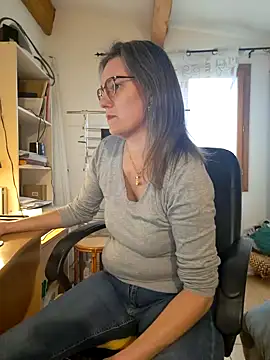 SpiceLea online show from December 11, 2024, 2:54 pm