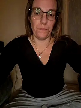 SpiceLea online show from December 15, 2024, 10:15 pm