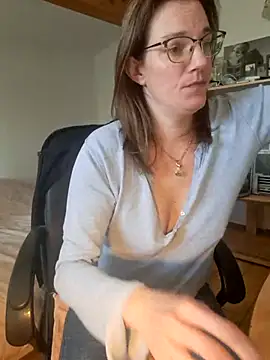 SpiceLea online show from February 17, 2025, 12:48 pm