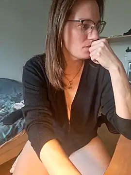 SpiceLea online show from March 18, 2025, 12:47 pm