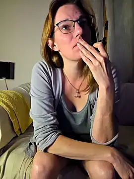 SpiceLea online show from September 16, 2025, 10:22 pm