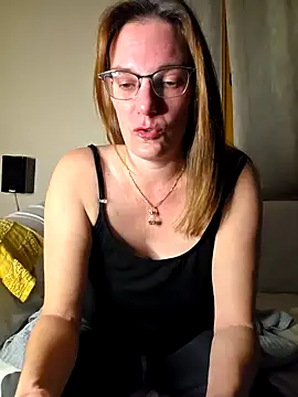 SpiceLea online show from October 16, 2025, 7:37 pm