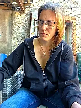 SpiceLea online show from April 10, 2026, 7:57 am