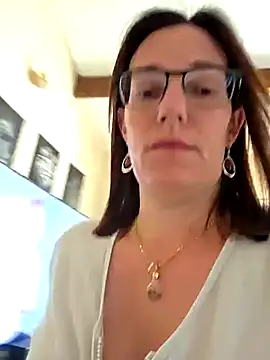 SpiceLea online show from April 14, 2026, 7:47 am