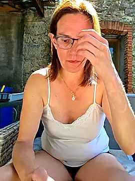 SpiceLea online show from April 16, 2026, 12:39 pm