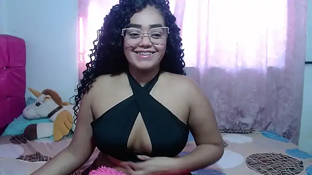Snapshot of kiara_milf_ chatting on October 14, 2025, 8:53 pm kiara milf  online show from October 14, 2025, 8:53 pm