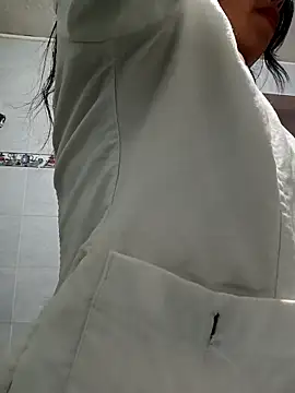  andrea30 online show from November 6, 2025, 11:22 am