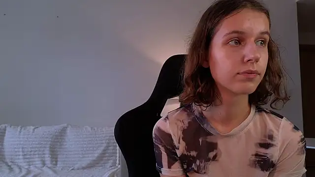 VanessaBayer2 online show from December 19, 2024, 6:34 am