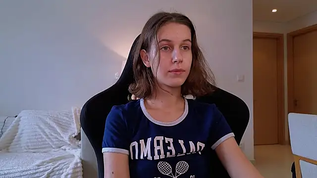 VanessaBayer2 online show from December 29, 2024, 1:45 am