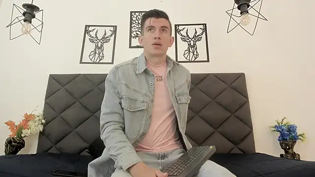 MikaelSlow online show from February 8, 2025, 3:19 am