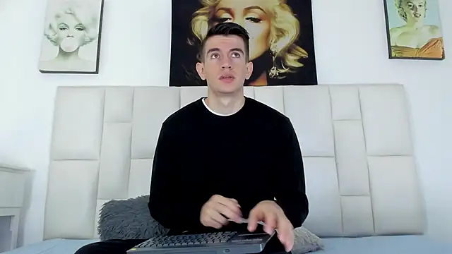 MikaelSlow online show from February 17, 2025, 10:58 pm