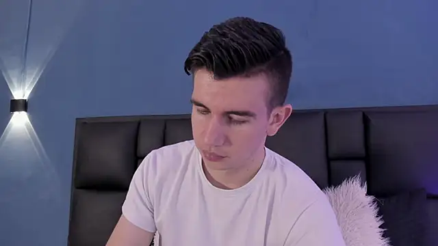 MikaelSlow online show from September 25, 2025, 4:16 am