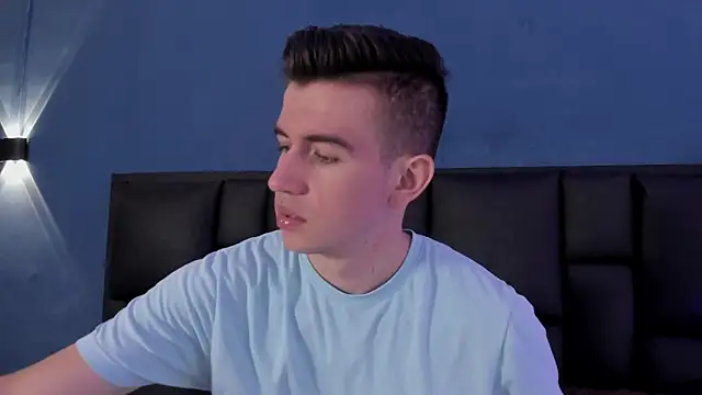 MikaelSlow online show from October 16, 2025, 3:51 am