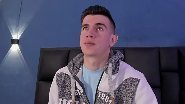 MikaelSlow online show from November 7, 2025, 4:01 am