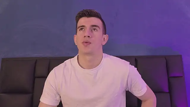 MikaelSlow online show from March 22, 2026, 4:27 am