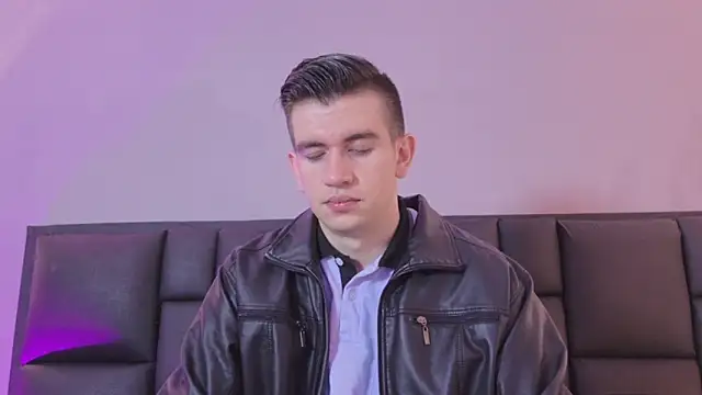 MikaelSlow online show from April 17, 2026, 4:15 am