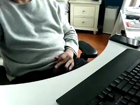 Snapshot of big-pig chatting on February 12, 2025, 5:05 am big-pig online show from February 12, 2025, 5:05 am