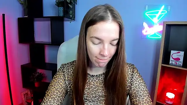 kenzie x online show from November 21, 2025, 7:40 am