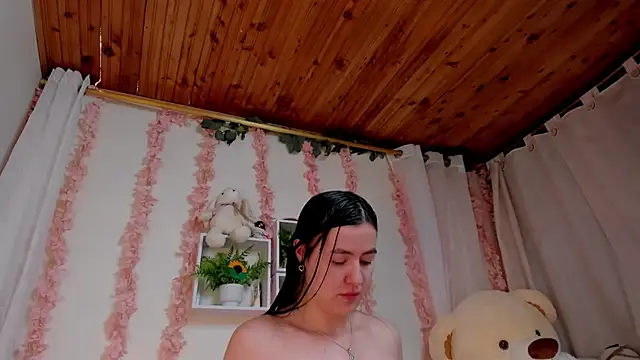 Idara and Edahi01 online show from October 22, 2025, 5:13 pm