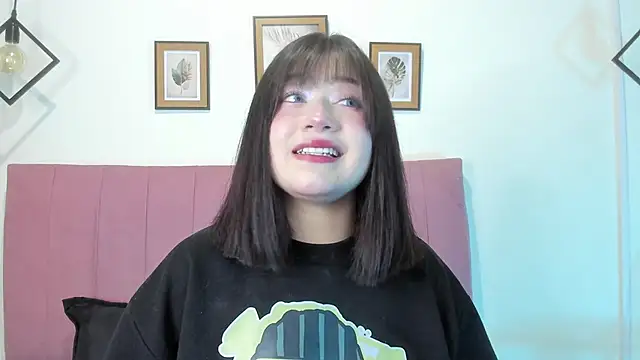 GENNESIS LOVE online show from November 19, 2025, 3:50 am