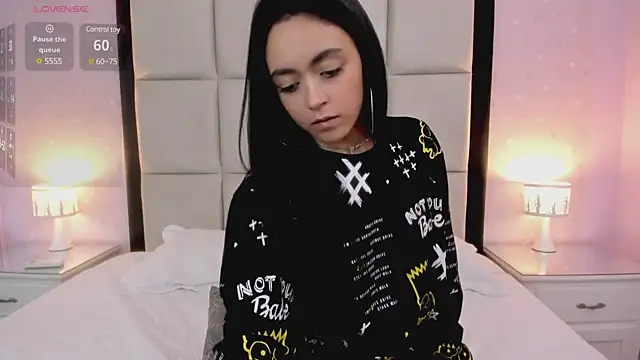 HannaClarrk  online show from February 10, 2025, 3:32 pm