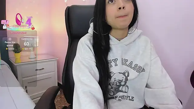 HannaClarrk  online show from March 12, 2025, 4:35 pm