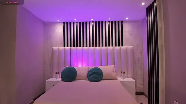 DonnaStonne online show from September 30, 2025, 3:44 am