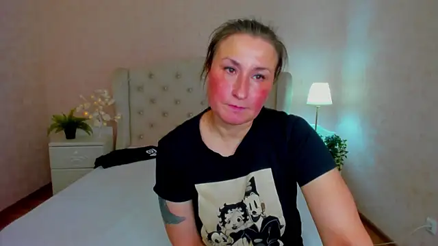 HotLiss online show from March 6, 2025, 5:46 am