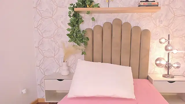 Roma  love online show from December 4, 2025, 12:58 pm