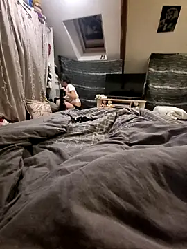 LoLa-69-X online show from December 17, 2025, 7:31 pm