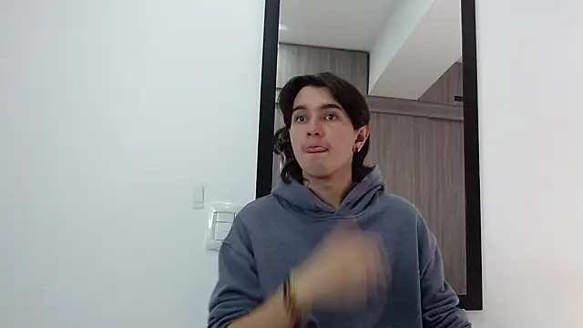 Snapshot of alex_connorr chatting on February 26, 2025, 3:19 pm alex connorr online show from February 26, 2025, 3:19 pm