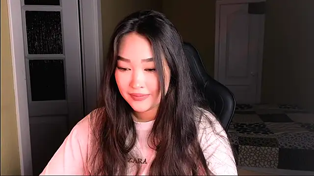 Snapshot of Erica_Wayne chatting on February 8, 2025, 1:44 pm Erica Wayne online show from February 8, 2025, 1:44 pm