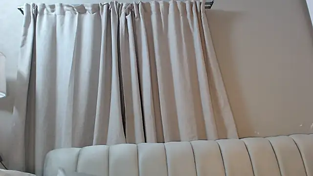 naughtyblackdolie online show from December 18, 2024, 1:26 am