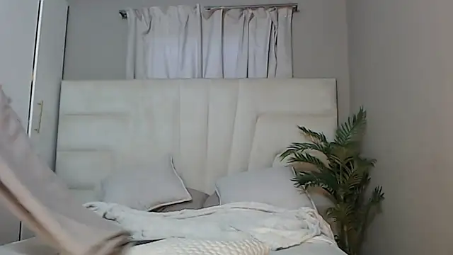 naughtyblackdolie online show from January 29, 2025, 4:41 pm