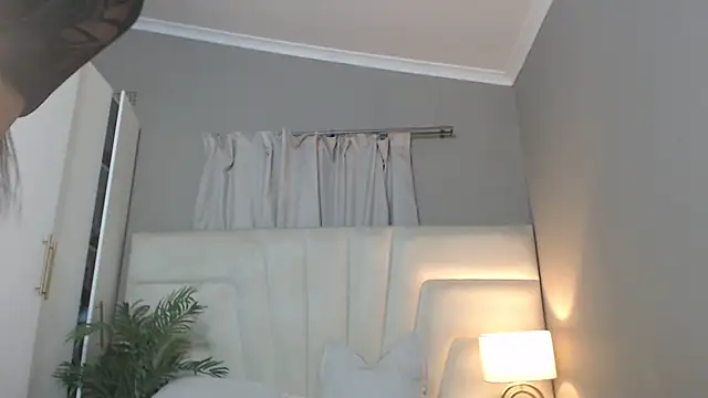 naughtyblackdolie online show from September 16, 2025, 8:32 pm