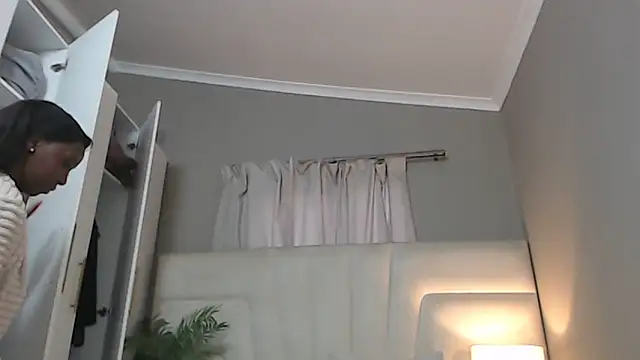 naughtyblackdolie online show from September 28, 2025, 5:24 am