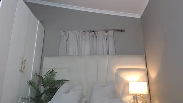 naughtyblackdolie online show from November 28, 2025, 5:10 am