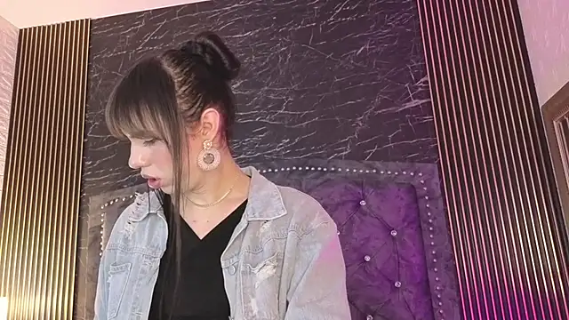 diosagolden online show from November 3, 2025, 8:32 pm